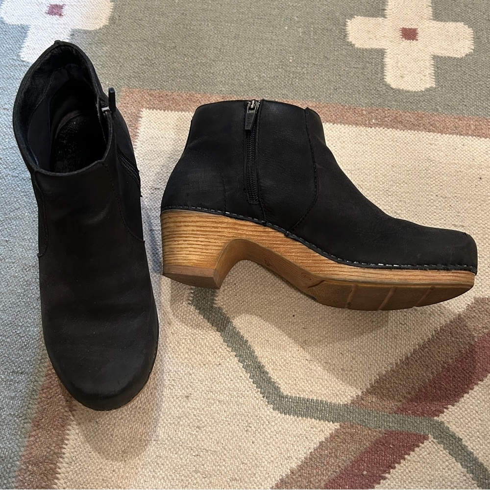 Dansko Black Suede Ankle Clog Boots with Wooden Heel Size 40 (10)